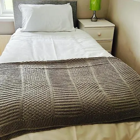 Pinebrook Bnb - 1f Budget With Shared Bath - 2 Types *