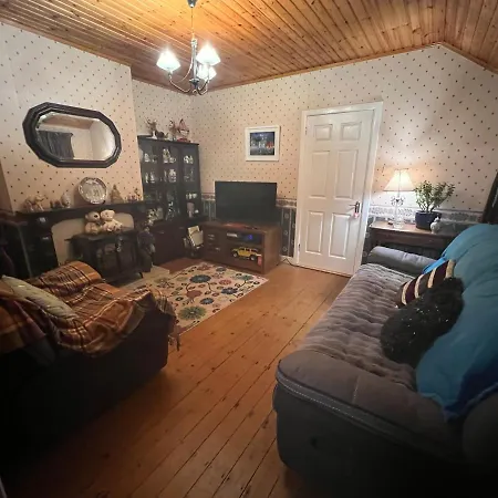 Pinebrook Bnb - 1f Budget With Shared Bath - 2 Types Отель типа 