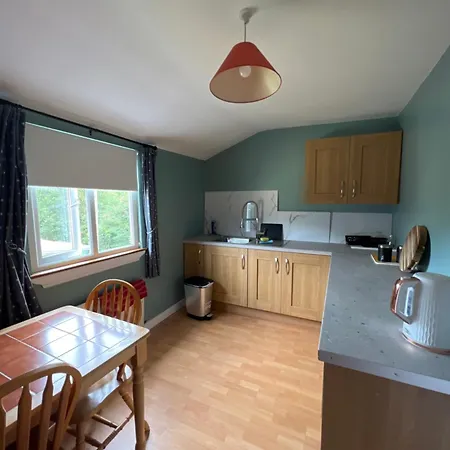 Pinebrook Bnb - 1f Budget With Shared Bath - 2 Types Отель типа 