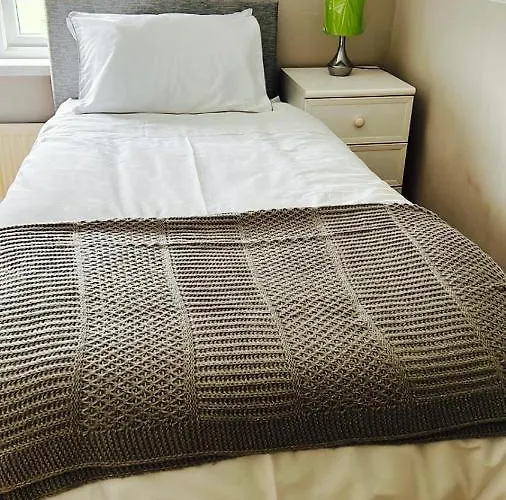 Pinebrook Bnb - 1f Budget With Shared Bath - 2 Types *