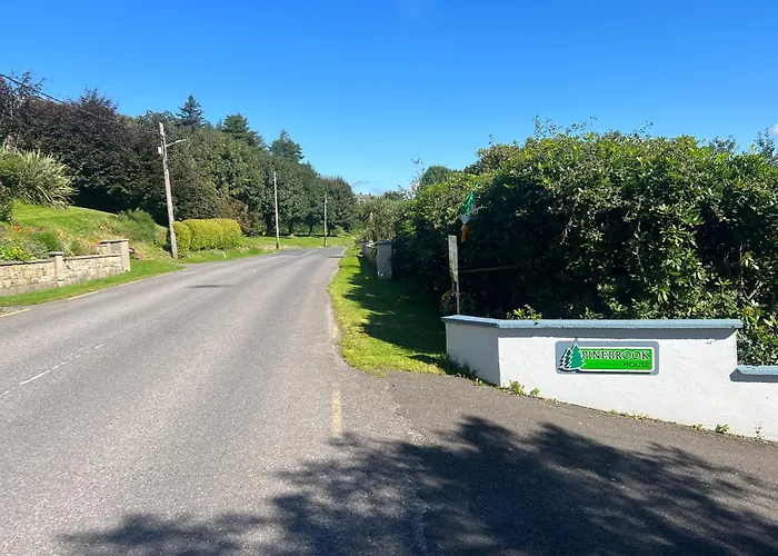 Pinebrook Bnb - 1f Budget With Shared Bath - 2 Types Отель типа 