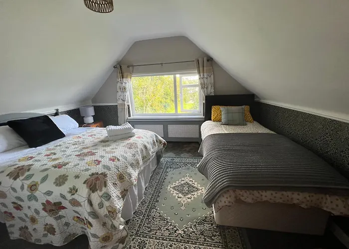 Pinebrook Bnb - 1f Budget With Shared Bath - 2 Types